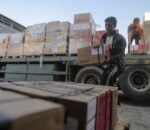 Εκφορτώνονται οι πρώτες εκατοντάδες παλέτες με ανθρωπιστική βοήθεια στη Λωρίδα της Γάζας