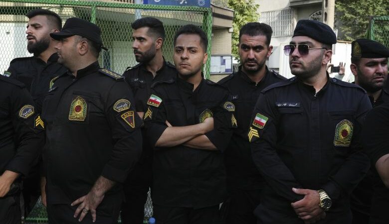 Τουλάχιστον 250 μέλη ενός «δικτύου σατανιστών» συνελήφθησαν στο Ιράν – Οι τρεις είναι Ευρωπαίοι
