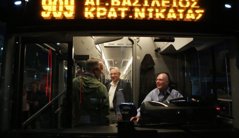 Σταϊκούρας: Στους δρόμους της Αθήνας τα νέα ηλεκτρικά λεωφορεία