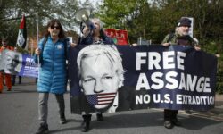 Βρετανικό δικαστήριο επέτρεψε στον Τζούλιαν Ασάνζ να ασκήσει έφεση κατά της έκδοσής του στις ΗΠΑ