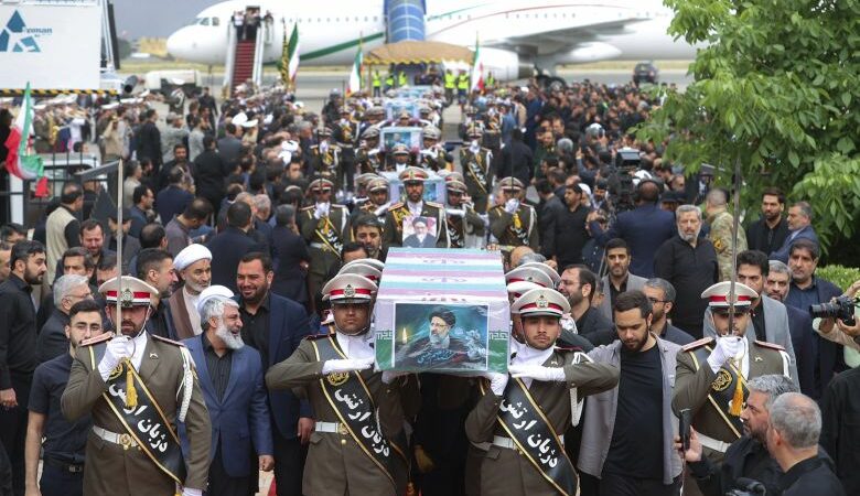 Χιλιάδες Ιρανοί συνέρρευσαν στην Ταμπρίζ για να τιμήσουν τον πρόεδρο Ραϊσί