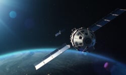 Η Ουάσιγκτον κατηγορεί την Μόσχα ότι έθεσε σε τροχιά διαστημικό όπλο ικανό να επιτεθεί σε αμερικανικούς δορυφόρους