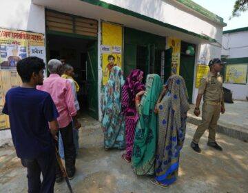 Οι Ινδοί καλούνται στις κάλπες για την έκτη φάση των βουλευτικών εκλογών εν μέσω καύσωνα