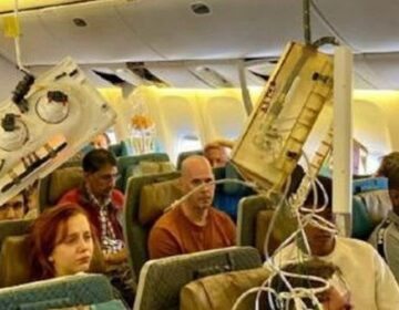 Εφιάλτης στην πτήση Λονδίνο-Σιγκαπούρη: Εξακολουθούν να νοσηλεύονται 43 επιβάτες