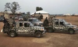 Οκτώ νεκροί και τουλάχιστον 150 απαχθέντες από επιδρομή ενόπλων σε χωριό στην κεντρική Νιγηρία