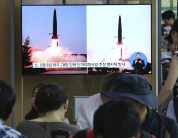 Η Βόρεια Κορέα εκτόξευσε έναν πύραυλο που εξερράγη εν πτήσει