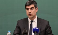 Γλαβίνας για εξελίξεις στο ΠΑΣΟΚ: Αυτονόητο ότι θα παραμείνει ο Ανδρουλάκης, αν δεν εκλεγεί πρόεδρος