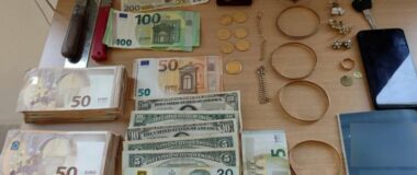 Πώς εξαπάτησαν τηλεφωνικά ηλικιωμένους και τους άρπαξαν 8.100 ευρώ, χρυσές λίρες και τιμαλφή στα Γρεβενά