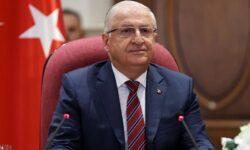 Τούρκος υπουργός Άμυνας: «Δεν θα κάνουμε καμία εκχώρηση από τα εθνικά μας συμφέροντα»