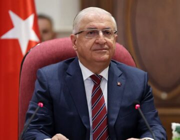 Τούρκος υπουργός Άμυνας: «Δεν θα κάνουμε καμία εκχώρηση από τα εθνικά μας συμφέροντα»