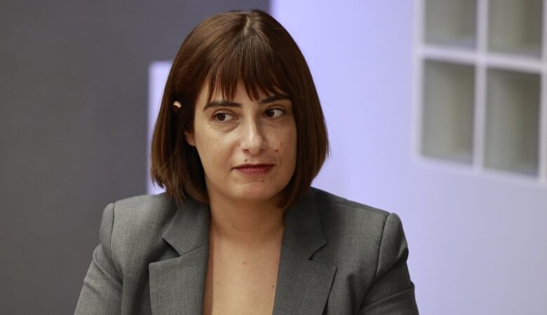 Ράνια Σβίγκου: «Η απάντηση της κυβέρνησης σε όλα τα ερωτήματα που της θέτουν είναι “πόθεν έσχες Κασσελάκη”»