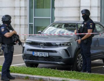 Συνελήφθη ύποπτος για τη ρίψη βόμβας μολότοφ έξω από την ισραηλινή πρεσβεία στο Βουκουρέστι