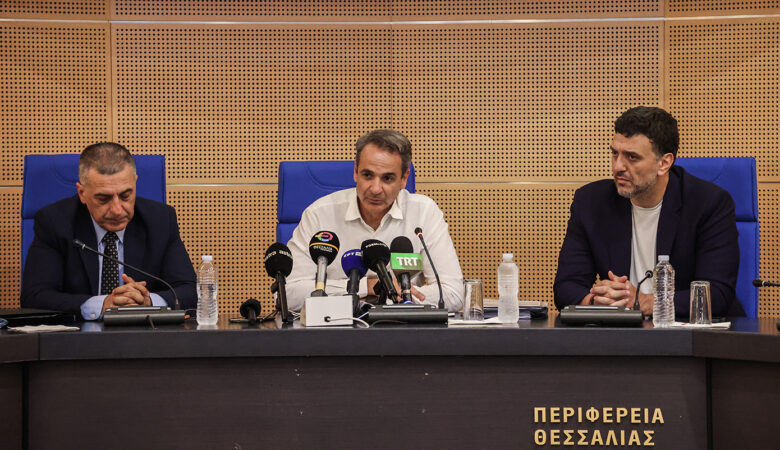 Ο Κυριάκος Μητσοτάκης εγκαινίασε το επιχειρησιακό Κέντρο Πολιτικής Προστασίας Θεσσαλίας στη Λάρισα