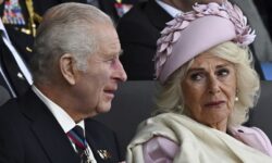 Συγκινημένοι ο βασιλιάς Κάρολος και η Καμίλα σε δημόσια εμφάνισή τους μετά την ανακοίνωση ότι ο μονάρχης πάσχει από καρκίνο