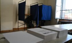 Στις 21:00 της Κυριακής η βασική εκτίμηση εδρών για κάθε κόμμα στις ευρωεκλογές