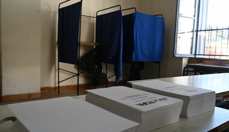 Στις 21:00 της Κυριακής η βασική εκτίμηση εδρών για κάθε κόμμα στις ευρωεκλογές
