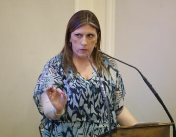 Κωνσταντοπούλου: Όχι στα εγκλήματα πολέμου και στο ράλι των εξοπλισμών