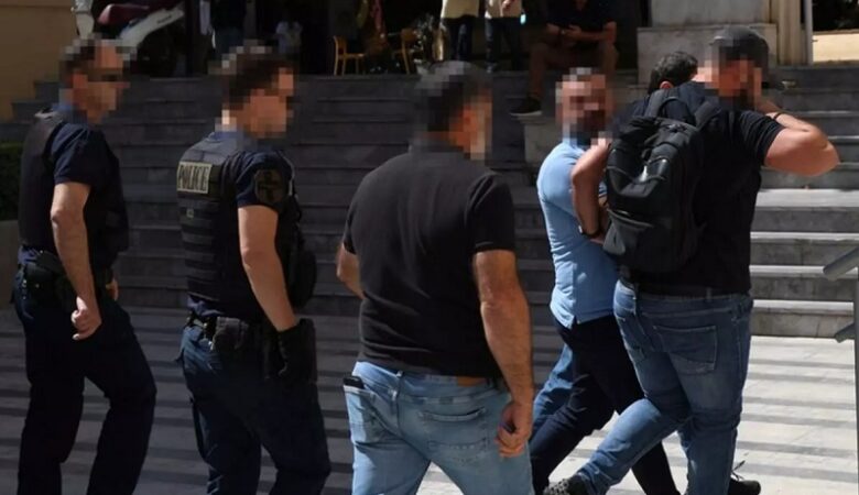 Ανατροπή στην υπόθεση δολοφονίας πριν 17 χρόνια στο Ηράκλειο – Μάρτυρας επιβεβαιώνει τον πατέρα του κατηγορούμενου για το αποτύπωμα