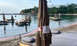 Σφραγίστηκε το beach bar με τις ξαπλώστες μέσα στην θάλασσα στη Ρόδο