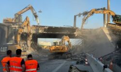 Έκρηξη βυτιοφόρου στην εθνική οδό Αθηνών-Κορίνθου: Κατεδαφίζεται η εναέρια γέφυρα στον Ισθμό – Πώς διεξάγεται η κυκλοφορία – Συνελήφθη ο οδηγός