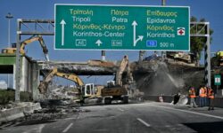 Μήνυμα από το 112 μετά την κατεδάφιση γέφυρας στον Ισθμό λόγω της έκρηξης του βυτιοφόρου – Δείτε εικόνες