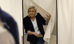 Σαρωτική επικράτηση της ακροδεξιάς Μαρίν Λεπέν στις ευρωεκλογές στη Γαλλία
