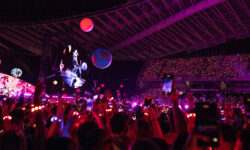 Το ΟΑΚΑ «χόρεψε» στον ρυθμό των Coldplay – Βίντεο και φωτογραφίες από τη μεγάλη συναυλία