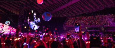 Το ΟΑΚΑ «χόρεψε» στον ρυθμό των Coldplay – Βίντεο και φωτογραφίες από τη μεγάλη συναυλία