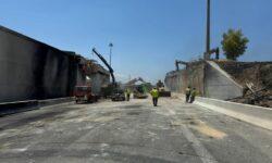 Ολοκληρώθηκε η κατεδάφιση της γέφυρας στην Παλαιά Εθνική Οδό Αθηνών-Κορίνθου