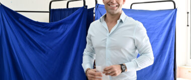 Στην Εκάλη ψήφισε ο Στέφανος Κασσελάκης – «Παροτρύνω όλους τους συμπολίτες μας να πάρουν τη ζωή στα χέρια τους»