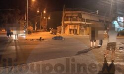 Σοκαριστικό τροχαίο στην Ηλιούπολη: Μοτοσικλέτα διαλύθηκε μετά από σύγκρουση με ΙΧ αυτοκίνητο