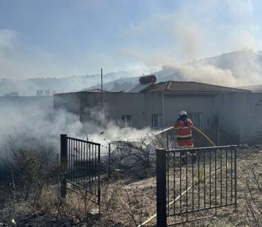 Εκτός ελέγχου μεγάλη φωτιά στην Πάφο: Κάηκαν κατοικίες – Εκκενώθηκαν χωριά
