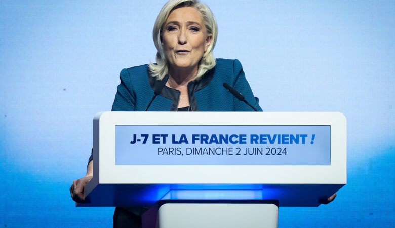 Γαλλία: Το ακροδεξιό κόμμα της Λεπέν είναι το δημοφιλέστερο ενόψει των πρόωρων βουλευτικών εκλογών
