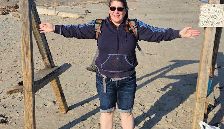 Εφιάλτης η βόλτα μιας γυναίκας σε παραλία: Την «κατάπιε» κινούμενη άμμος – «Δεν μπορώ να βγω έξω»