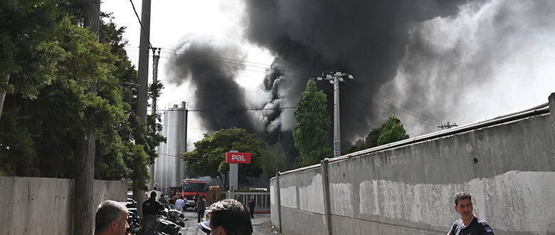 Έκρηξη και φωτιά σε εργοστάσιο στην Κάτω Κηφισιά – Εικόνες του News