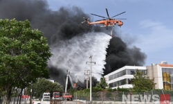 Σε εξέλιξη μεγάλη φωτιά σε εργοστάσιο στην Κάτω Κηφισιά – Δεν υπάρχουν τραυματισμένα ή εγκλωβισμένα άτομα – Εικόνες του News