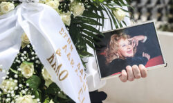 Δέσποινα Στυλιανοπούλου: Στο Α’ Νεκροταφείο είπαν το τελευταίο αντίο στην αγαπημένη ηθοποιό
