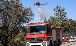 «Μάχη» με επικίνδυνες πυρκαγιές σε οκτώ περιοχές της χώρας και μηνύματα του 112 – Σε εξέλιξη μεγάλη φωτιά στην Χαλκιδική