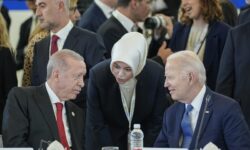 Στη Σύνοδο Κορυφής της G7 ο Ερντογάν – Είχε σύντομη συνομιλία με τον Μπάιντεν