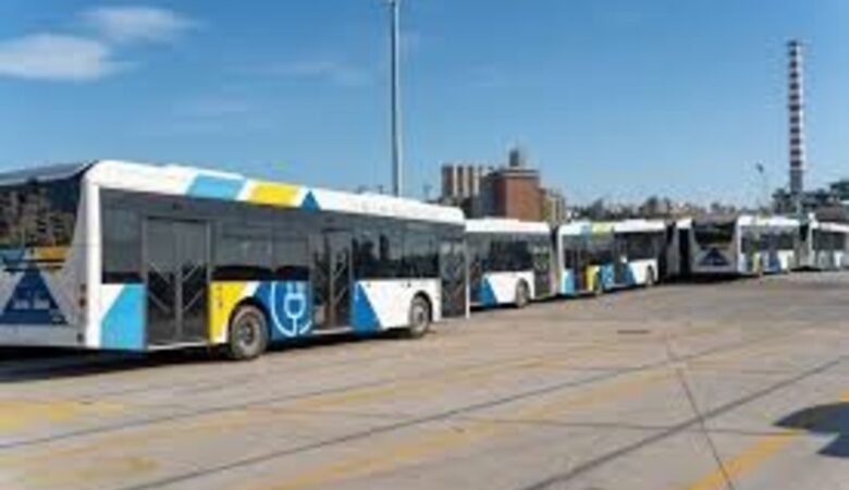 Στους δρόμους της Αθήνας και της Θεσσαλονίκης τα «πράσινα» λεωφορεία