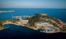 Συνολάκης: «Έχουν χαθεί περίπου 250 τ.χλμ. παραλίες στην Ελλάδα σε 30 χρόνια» – «Η Βουλιαγμένη θα γίνει κάποια στιγμή νησί