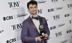 Ο Ντάνιελ Ράντκλιφ επιστρέφει στο Μπρόντγουεϊ με το έργο «Every Brilliant Thing»