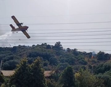 Παραλίγο τραγωδία με Canadair στη φωτιά στη Ναυπακτία – Δείτε βίντεο