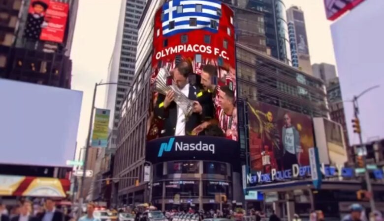 Η κατάκτηση του Conference από τον Ολυμπιακό σε billboard στην Times Square της Νέας Υόρκης