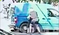 Σοκάρει το βίντεο-ντοκουμέντο από επίθεση ληστή σε ηλικιωμένη στη μέση του δρόμου στην Αττική