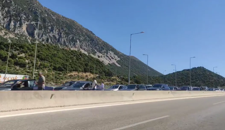 Έκλεισε η Εγνατία Οδός λόγω τροχαίου ατυχήματος στο ύψος της σήραγγας προς Ηγουμενίτσα – Δείτε βίντεο