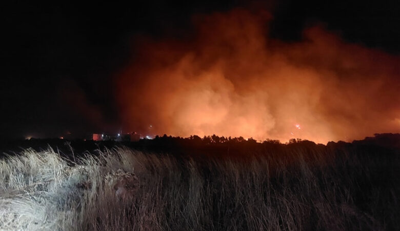 Συναγερμός από τις φωτιές στην Κω και στη Χίο – Οι πυροσβέστες δίνουν μάχη με τις φλόγες, έξι τραυματίες και μία σύλληψη για εμπρησμό