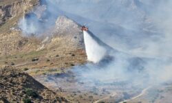Καλύτερη η εικόνα από τις φωτιές στην Κω και στη Χίο – Οι πυροσβεστικές δυνάμεις αντιμετωπίζουν πλέον αρκετές διάσπαρτες εστίες