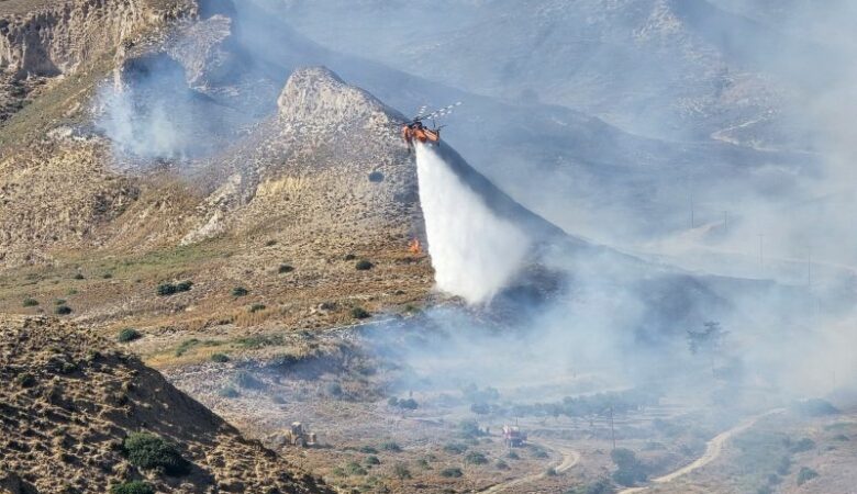 Καλύτερη η εικόνα από τις φωτιές στην Κω και στη Χίο – Οι πυροσβεστικές δυνάμεις αντιμετωπίζουν πλέον αρκετές διάσπαρτες εστίες
