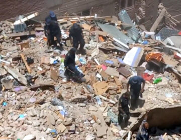 Κατάρρευση τριώροφης πολυκατοικίας στην Αίγυπτο – Τουλάχιστον 14 νεκροί